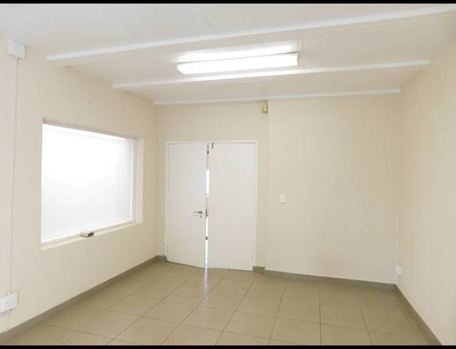 450M² OFFICE TO LET IN FERNDALE